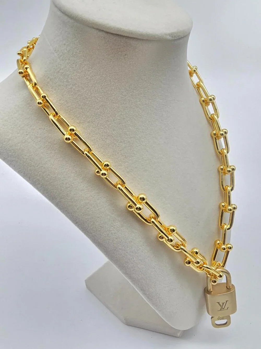 925 Pure Silver 18kPlated HorseShoe Chain w/Authentic Louis Vuitton Gold Padlock